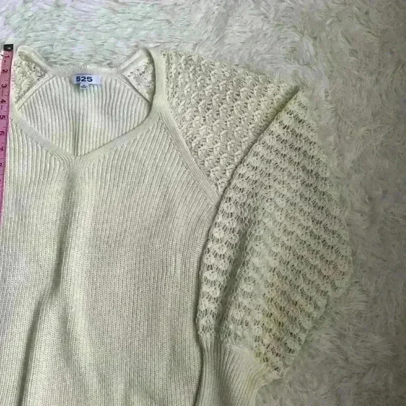 525 Women’s cream color sweater with crocheted poet sleeves. Size XL. - Picture 2 of 7